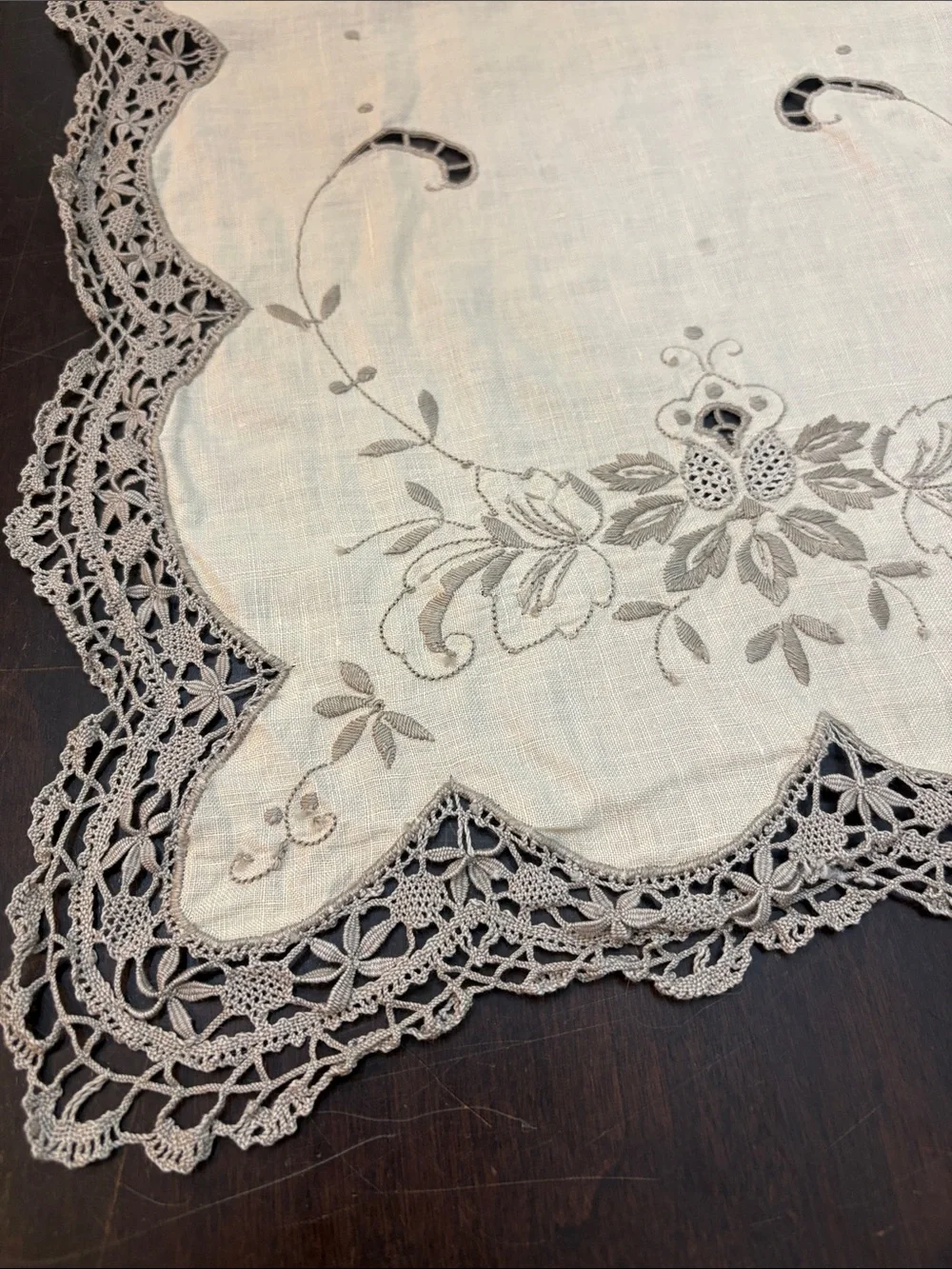 N/A elegant table